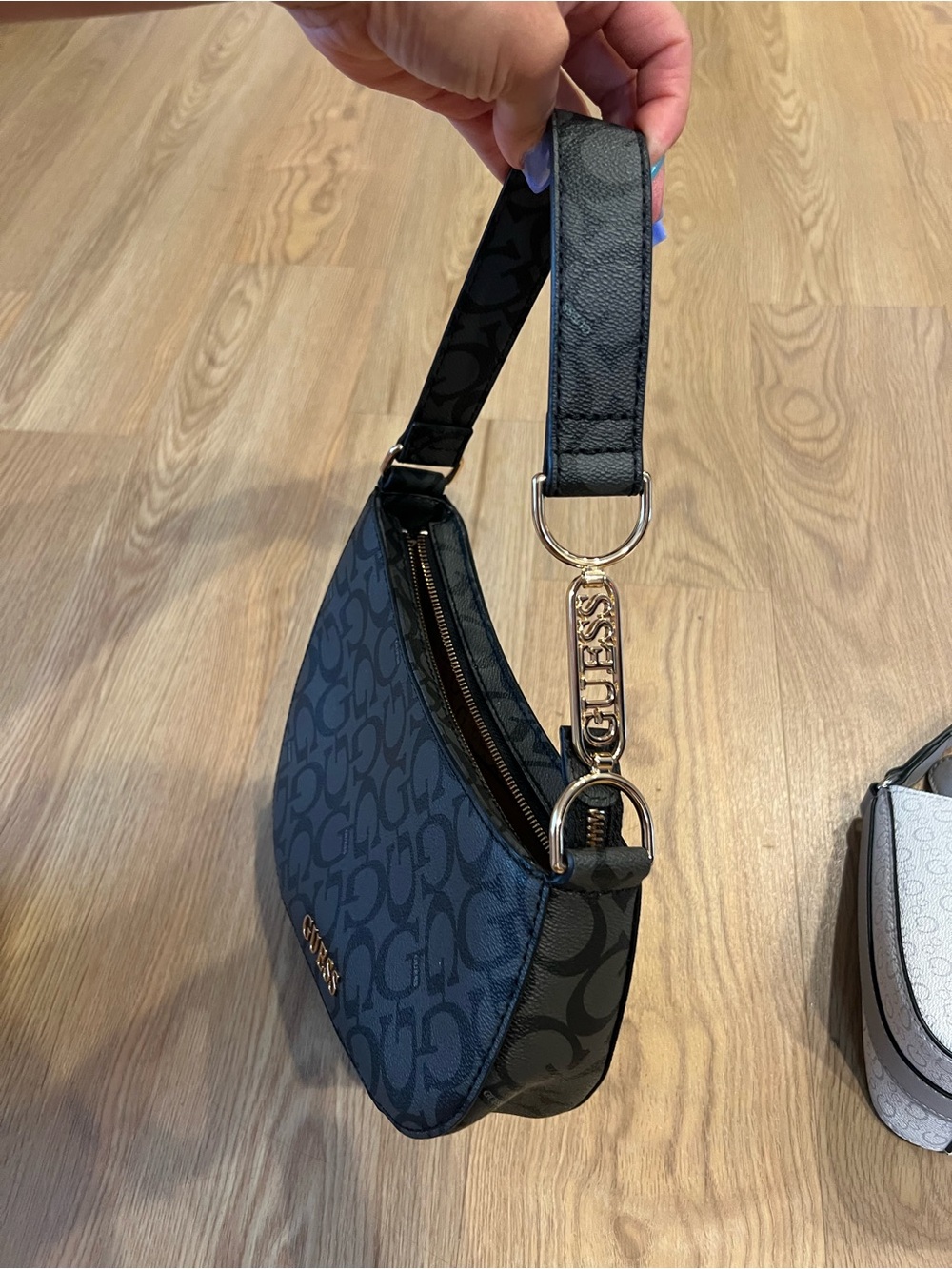 GUESS purse bundle - Picture 4 of 9